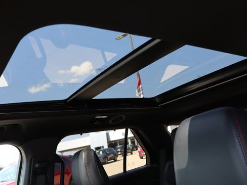 Used 2025 Ford Explorer ST image 28