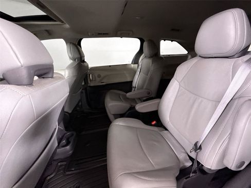 Used 2023 Toyota Sienna Limited FWD image 35
