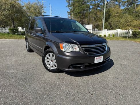 Used 2016 Chrysler Town & Country Touring w/ Driver Convenience Group image 38
