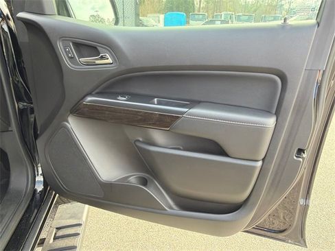 Used 2015 GMC Canyon SLE w/ Nightfall Edition image 14