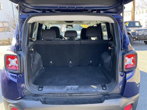 Used 2017 Jeep Renegade Latitude w/ Cold Weather Group image 11