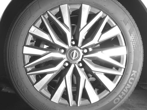 Used 2025 Nissan Altima 2.5 SV FWD image 12