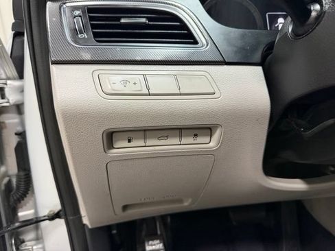 Used 2017 Hyundai Sonata Sport w/ Value Edition Package 02 FWD image 17