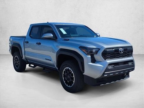 Certified 2025 Toyota Tacoma TRD Off-Road AWD/4WD image 3