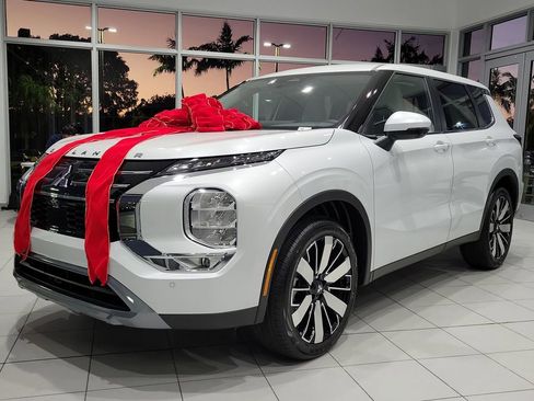 New 2026 Mitsubishi Outlander SE image 2