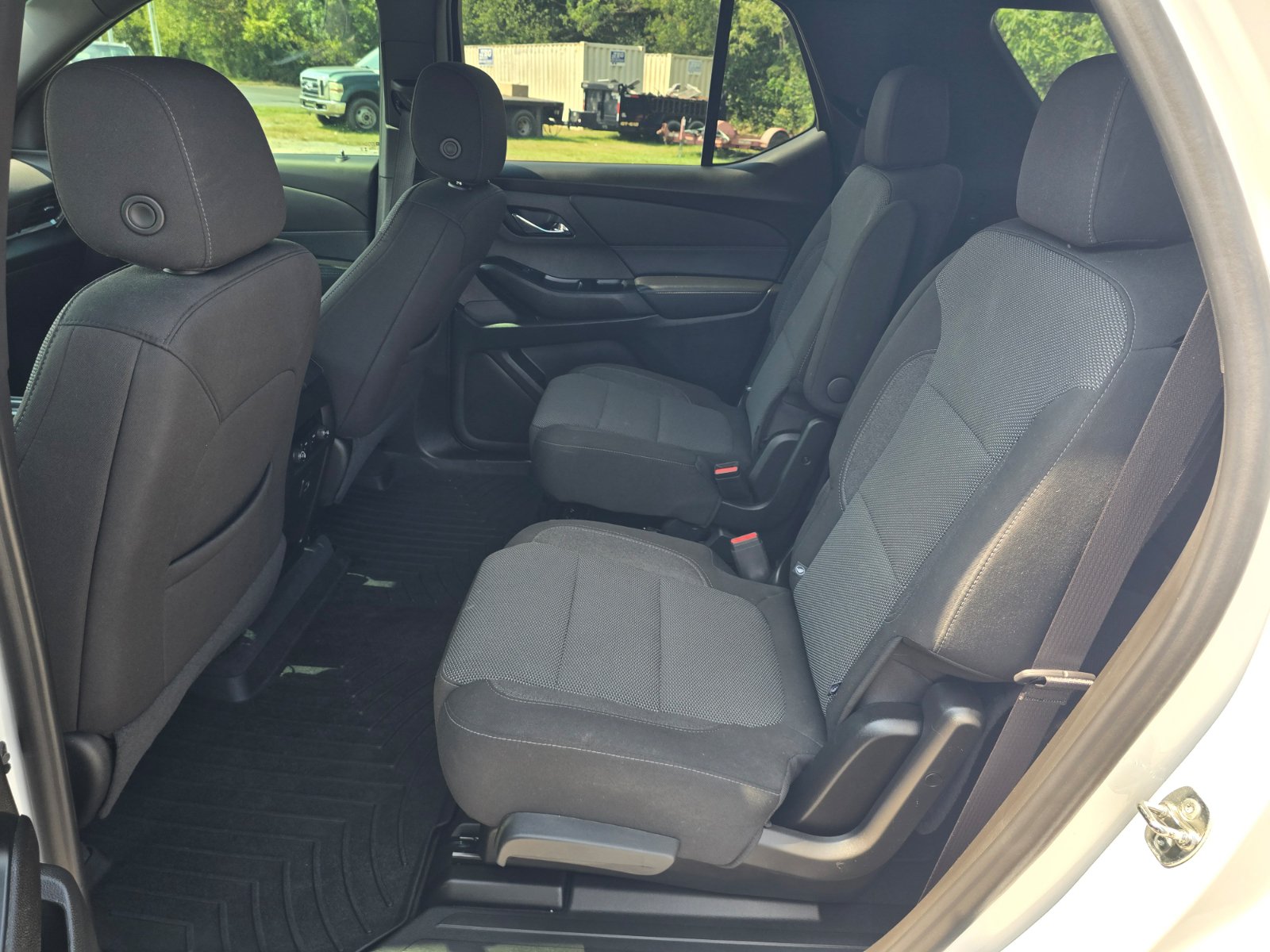 Used 2023 Chevrolet Traverse LT FWD image 12