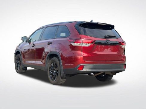 Used 2019 Toyota Highlander SE w/ Nightshade Edition image 14