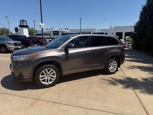 Used 2015 Toyota Highlander LE AWD/4WD image 7