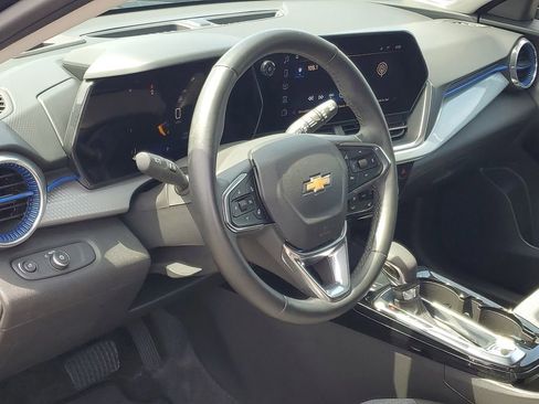 Used 2024 Chevrolet Trax LT w/ Driver Confidence Package FWD image 6