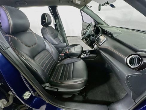 Used 2019 Nissan Kicks SR w/ SR Premium Package FWD image 12