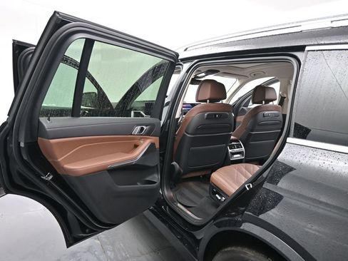 Used 2023 BMW X7 xDrive40i w/ Parking Assistance Package image 17