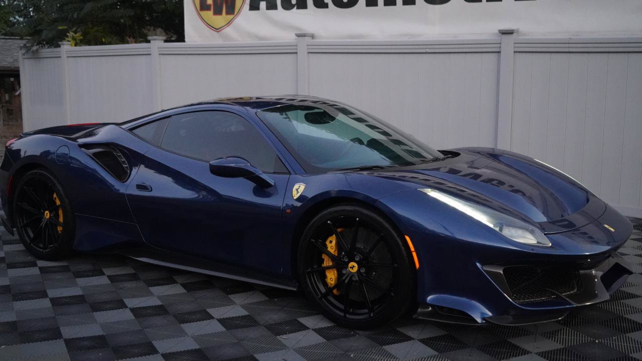 Used 2018 Ferrari 488 GTB RWD image 17