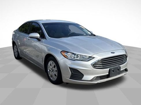 Used 2019 Ford Fusion S FWD image 3