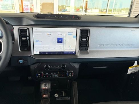 Used 2024 Ford Bronco Outer Banks image 12