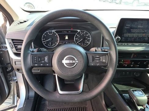 Used 2024 Nissan Rogue S image 15