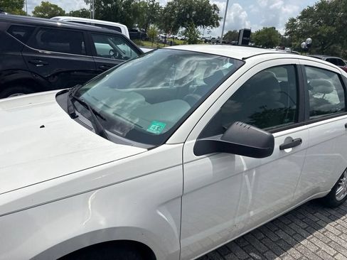 Used 2009 Ford Focus SE FWD image 4