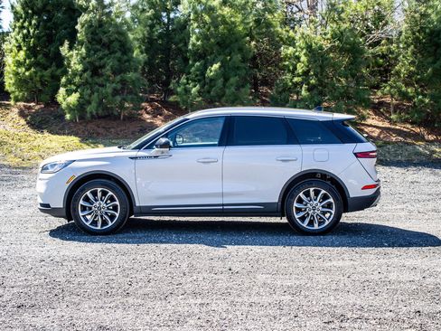 Used 2021 Lincoln Corsair AWD w/ Premium Package image 4