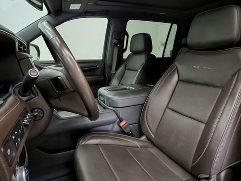 Used 2022 GMC Yukon XL Denali RWD image 18