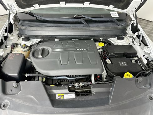 Used 2017 Jeep Cherokee Trailhawk AWD/4WD image 30
