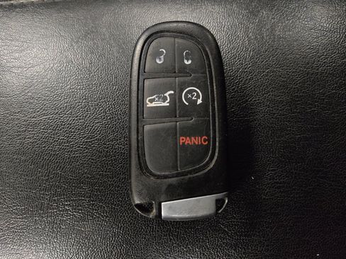 Used 2019 Jeep Cherokee Limited image 32