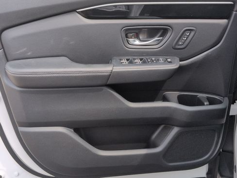 Used 2024 Honda Pilot Touring image 13