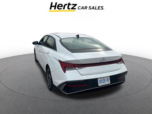 Used 2025 Hyundai Elantra SEL image 4