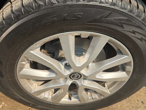 Used 2019 Nissan Rogue SV AWD/4WD image 2