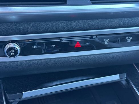 Used 2025 BMW X7 xDrive40i w/ Executive Package image 24