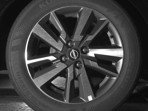 Used 2025 Nissan Versa SV image 15