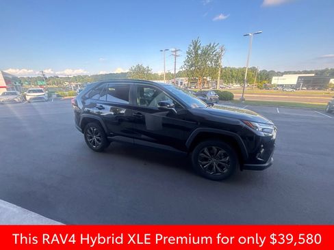 Used 2023 Toyota RAV4 XLE Premium AWD/4WD image 5