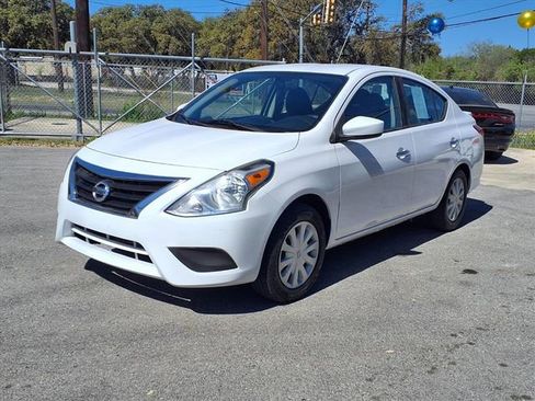Used 2017 Nissan Versa SV FWD image 3