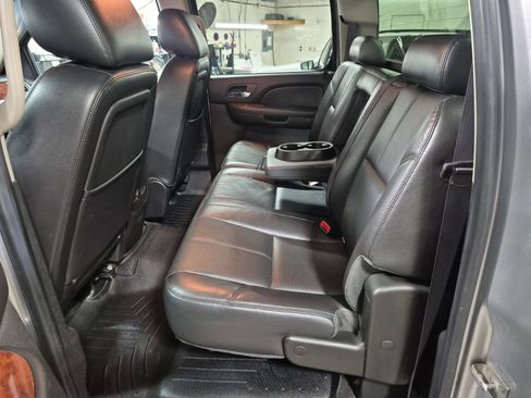 Used 2014 Chevrolet Silverado 2500 LTZ w/ LTZ Plus Package image 22