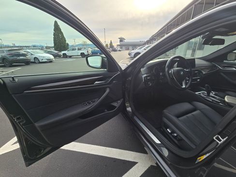 Used 2018 BMW 530e xDrive AWD/4WD image 17