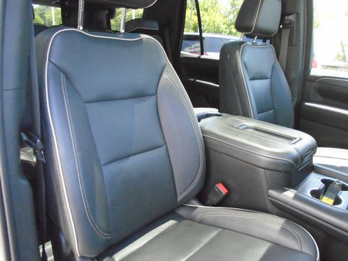 Used 2023 GMC Yukon SLT AWD/4WD image 33