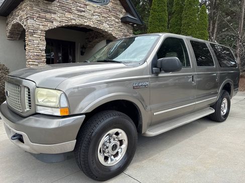 Used 2004 Ford Excursion Limited AWD/4WD image 2