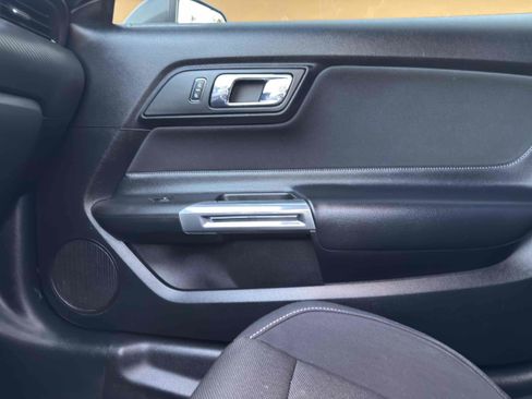 Used 2017 Ford Mustang V6 image 41