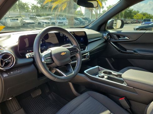 Used 2026 Chevrolet Equinox LT FWD image 12