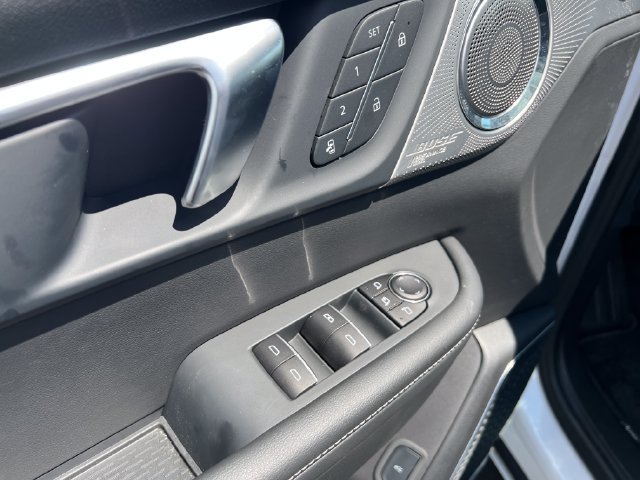 Certified 2025 Buick Enclave Avenir w/ Super Cruise Package FWD image 19