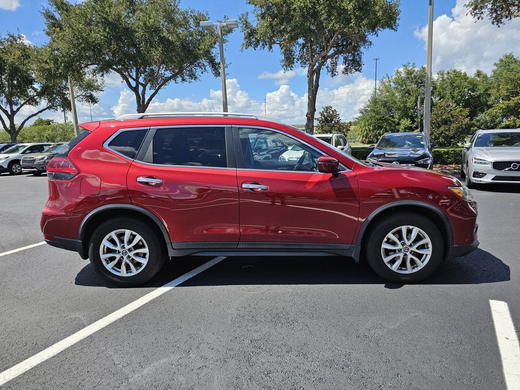 Used 2019 Nissan Rogue SV FWD image 2