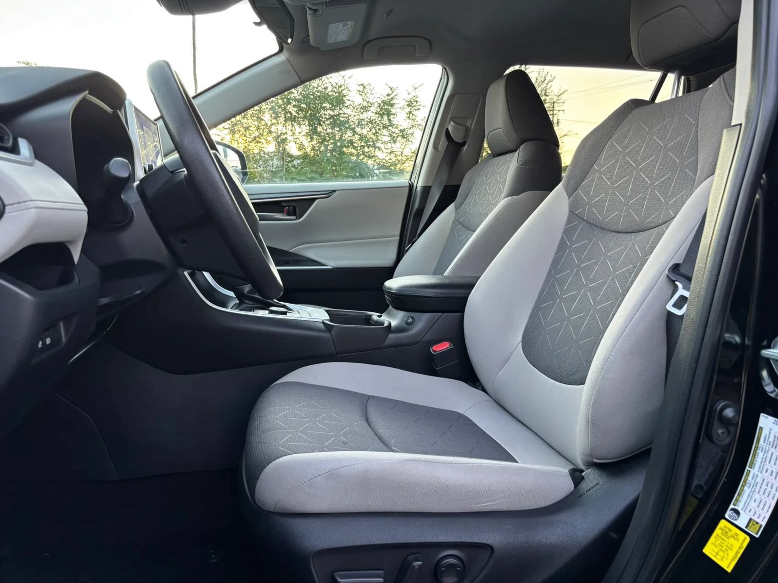 Used 2024 Toyota RAV4 XLE AWD/4WD image 11