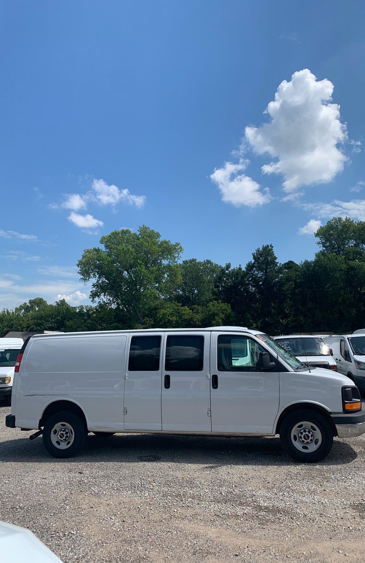 Used 2017 GMC Savana 2500 Extended RWD image 4