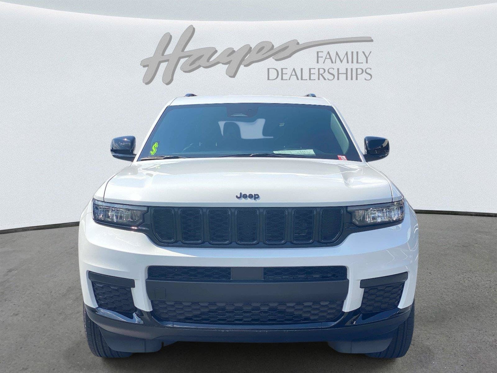 Used 2025 Jeep Grand Cherokee L Laredo RWD image 10