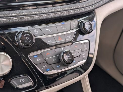Used 2023 Chrysler Pacifica Limited image 72