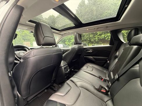 Used 2022 Jeep Cherokee Limited AWD/4WD image 24