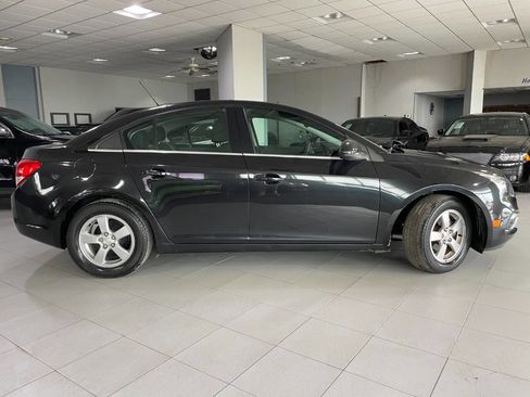 Used 2016 Chevrolet Cruze LT image 8