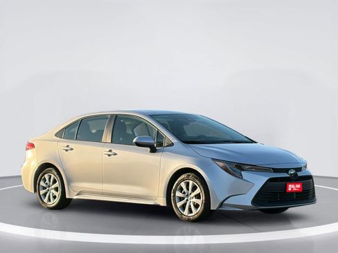 Used 2024 Toyota Corolla LE FWD image 5