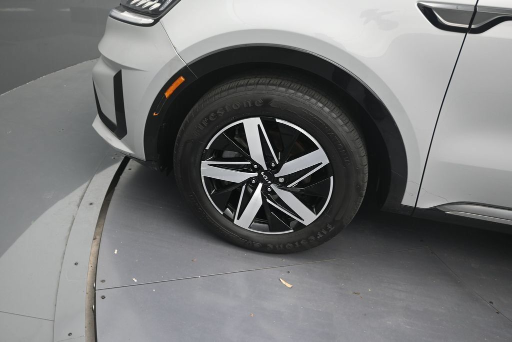 Used 2023 Kia Sorento EX w/ Panoramic Sunroof Package FWD image 9