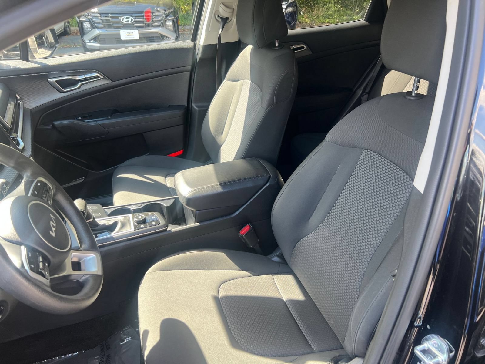 Used 2025 Kia Sportage LX FWD image 21