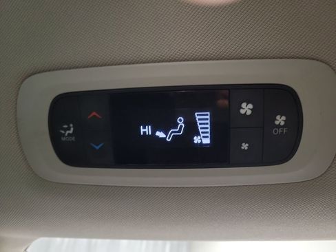 Used 2021 Chrysler Voyager Lxi image 27