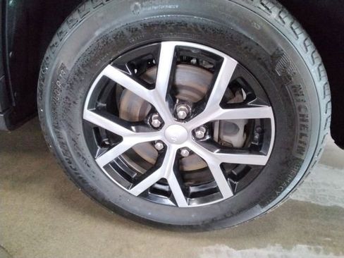 Used 2024 Jeep Grand Cherokee L Limited w/ Luxury Tech Group II AWD/4WD image 17